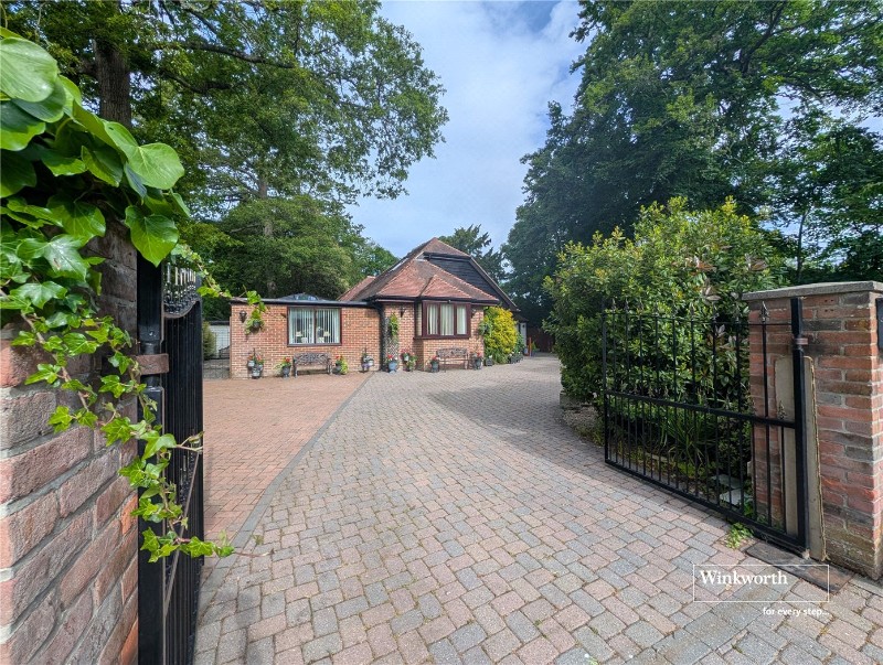 Rothesay Drive, Highcliffe, Christchurch, Dorset, BH23