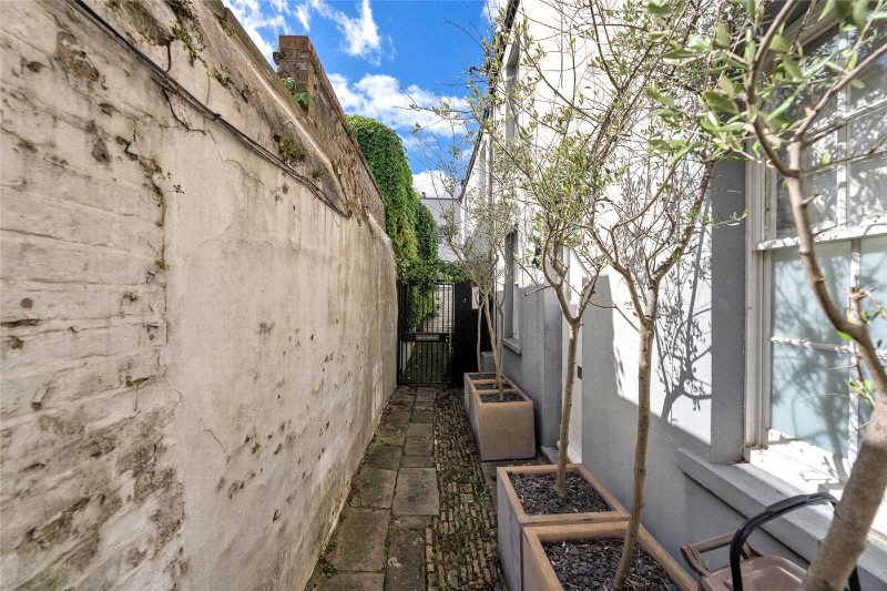 Kiels Cottages, Back Lane, London, NW3