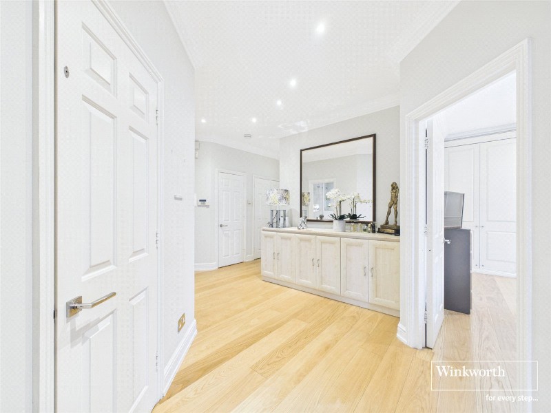 Turnberry Close, London, NW4
