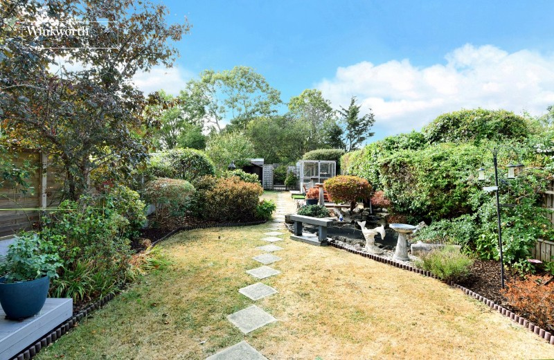 Walsingham Gardens, Stoneleigh, Epsom, Surrey, KT19