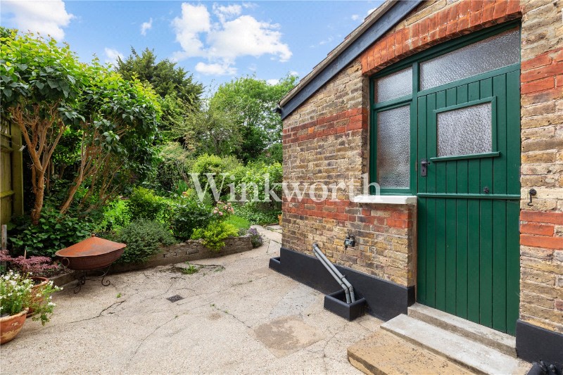Caversham Avenue, London, N13