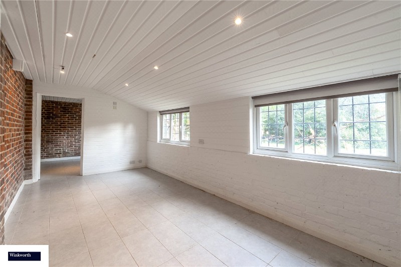 Oatlands Chase, Weybridge, Surrey, KT13