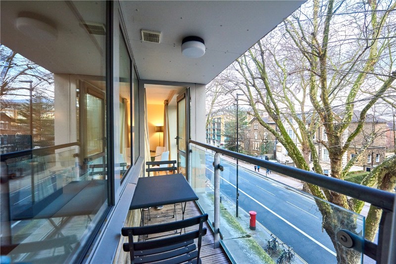 Chiswick High Road, Chiswick, W4
