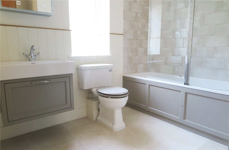 East Bridge Close, Tilford, Surrey, GU10