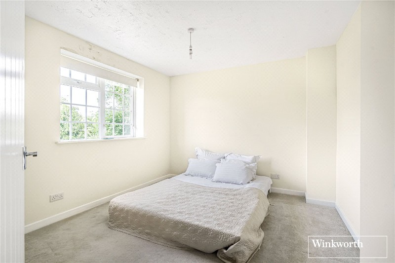 Cedar Close, Bagshot, Surrey, GU19