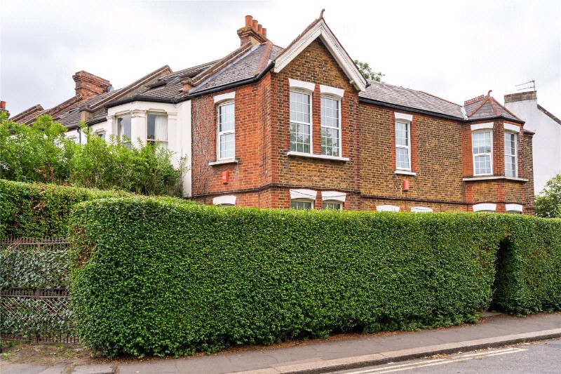 Estreham Road, London, SW16