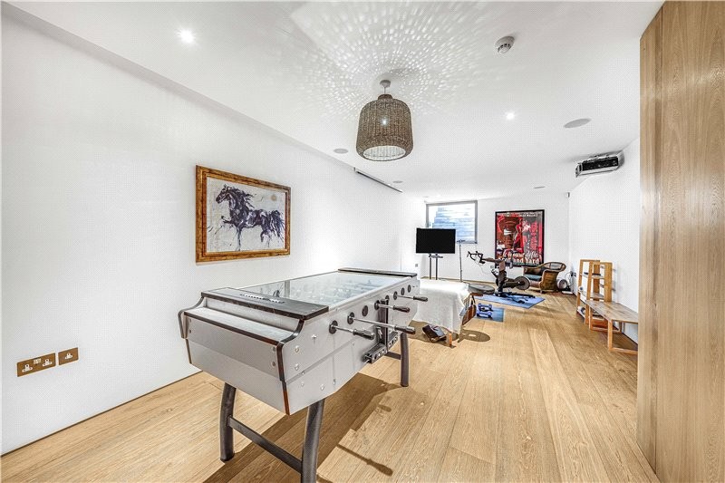 Roedean Crescent, Putney, London, SW15
