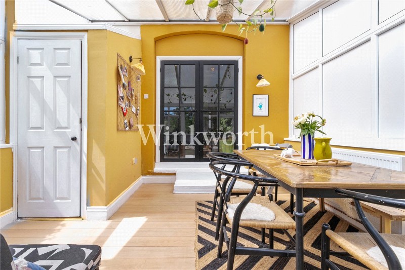 New River Crescent, London, N13