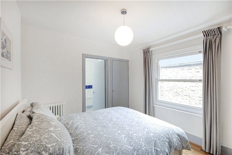 2 bedroom property for sale in Heyford Avenue, London, SW8 (Ref