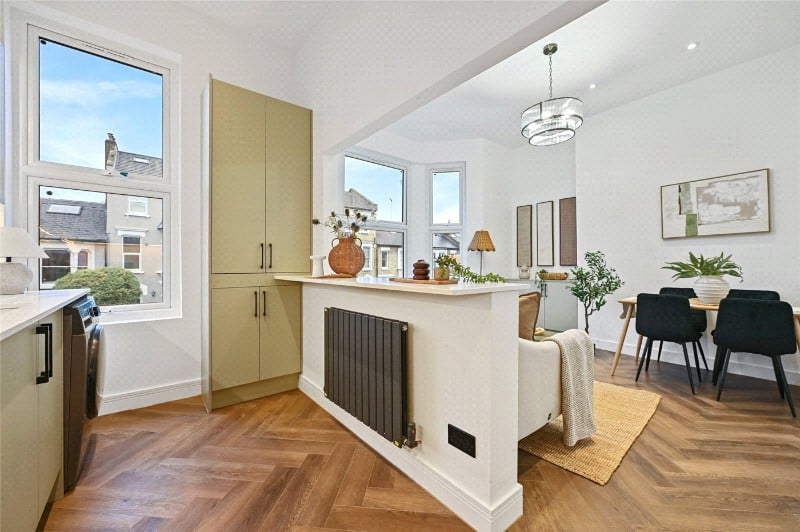 Warbeck Road, London, W12