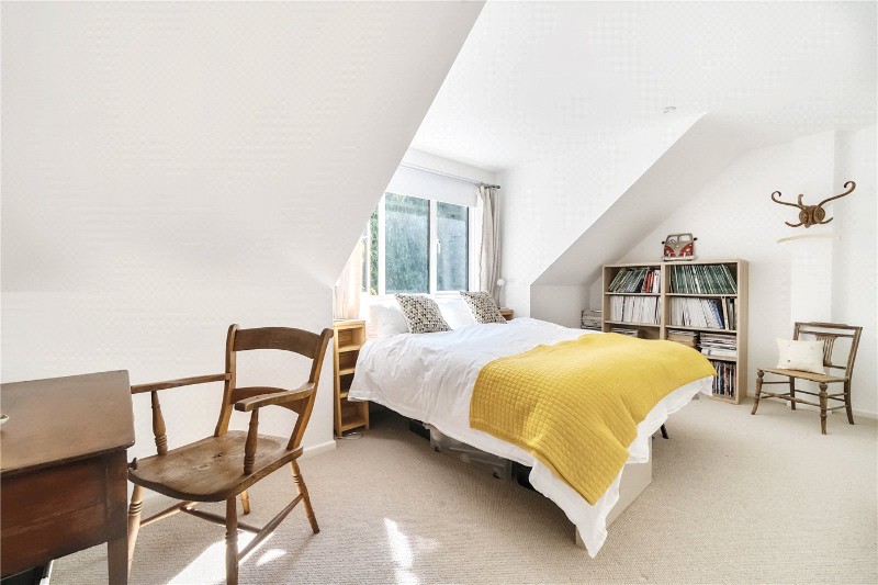 Tilford Road, Farnham, Surrey, GU9