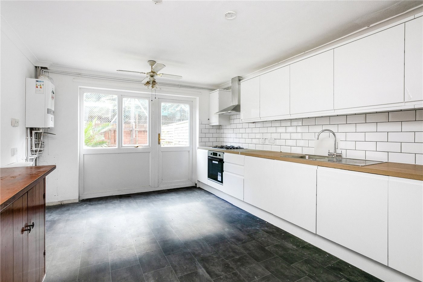 3 bedroom property for sale in Close, Jack Dunning Estate