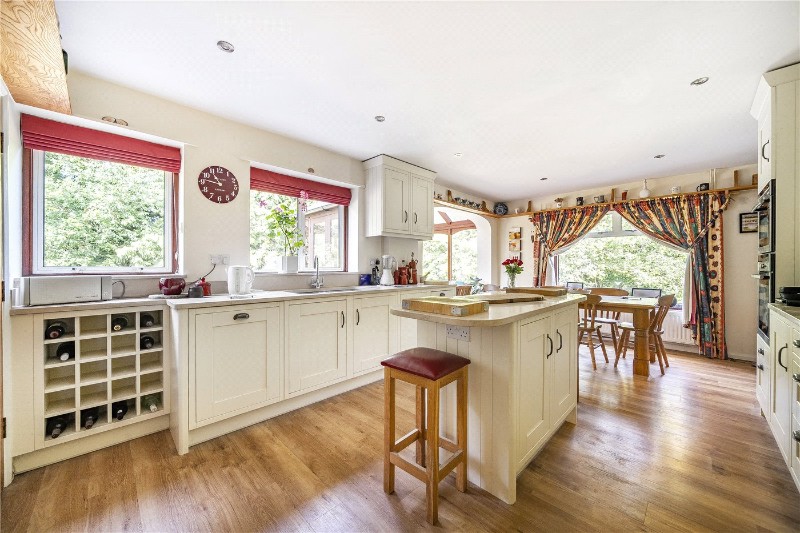Fernbrae Close, Rowledge, Farnham, Surrey, GU10