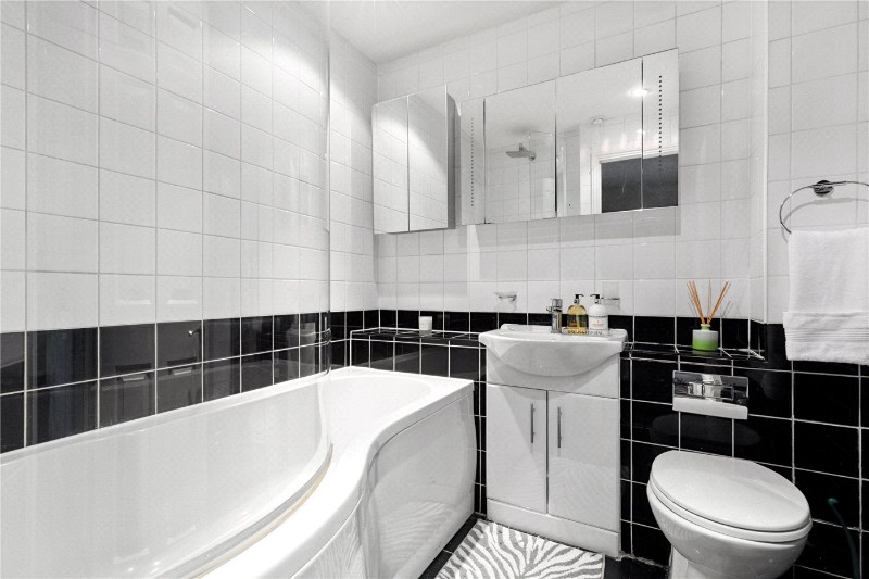 Lisle Close, London, SW17