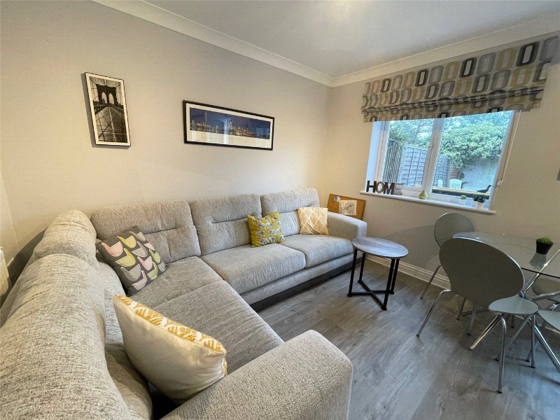 Roman Way, Farnham, GU9