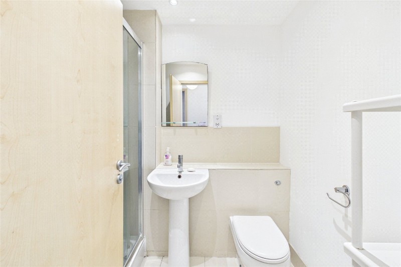 Guernsey Grove, London, SE24