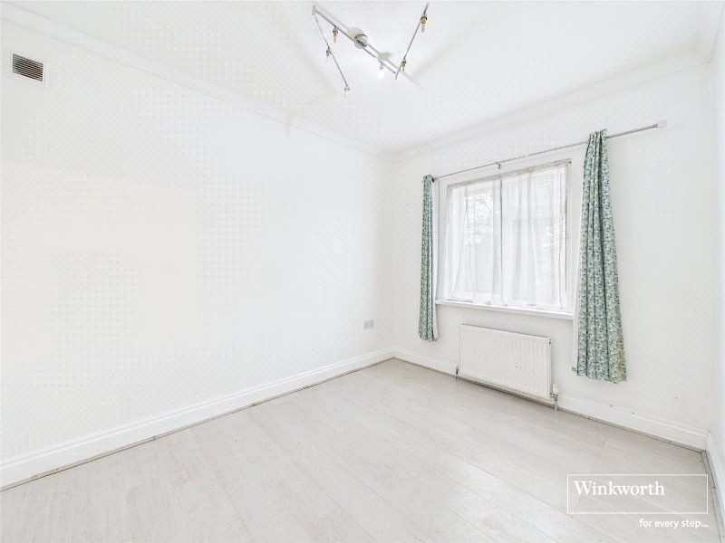 Edgeworth Close, London, NW4