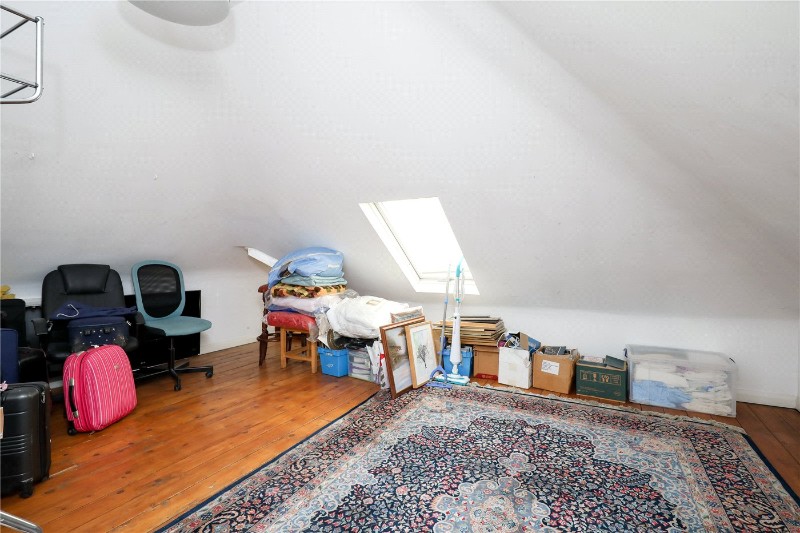Gunnersbury Avenue, London, W5