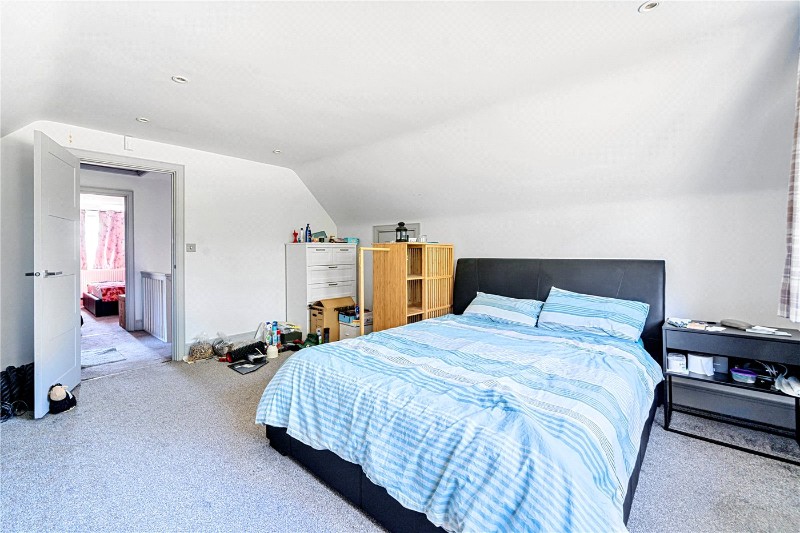 Oakland Avenue, Farnham, Surrey, GU9