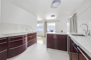 Upper Thames Street, London, EC4V