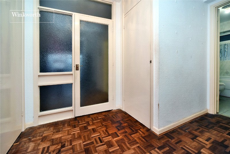 Robin Hood Lane, Sutton, SM1