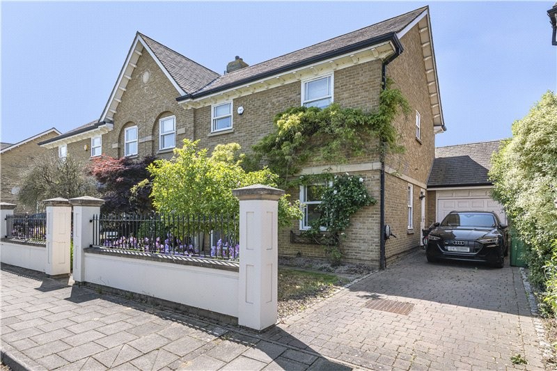 Devereux Lane, Barnes, London, SW13