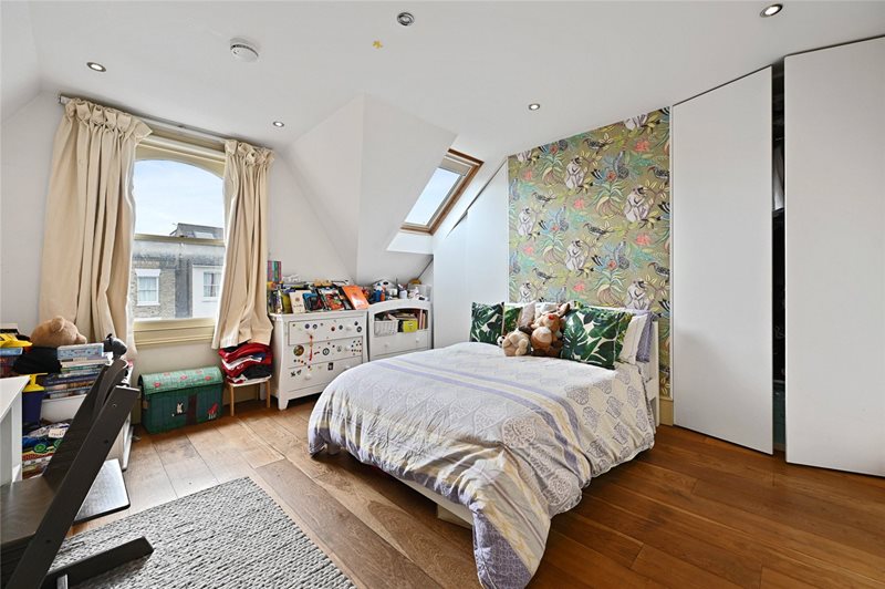 Warbeck Road, London, W12