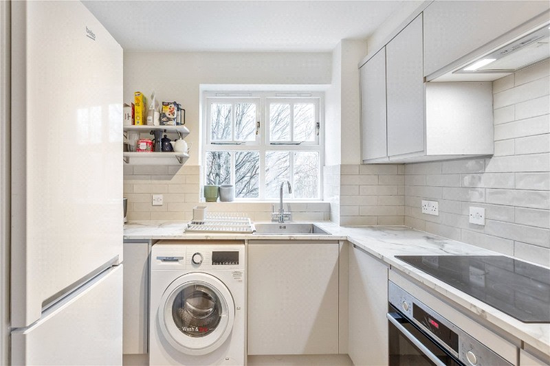 Lisle Close, London, SW17