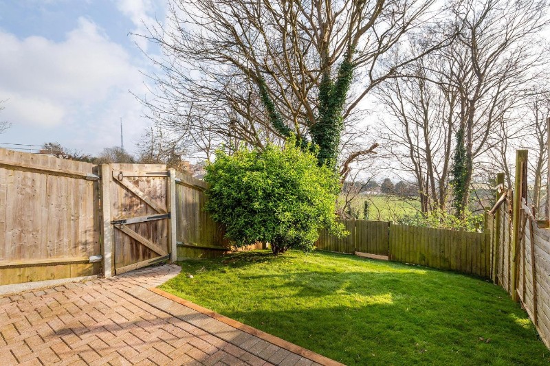 Priory Crescent, London, SE19