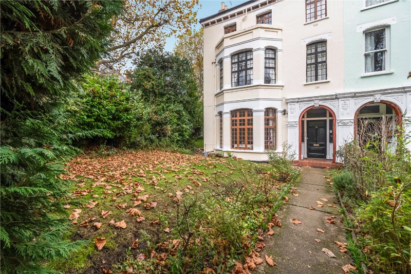 Grove Park, Camberwell, London, SE5