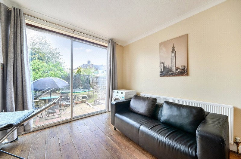 Sundial Avenue, London, SE25
