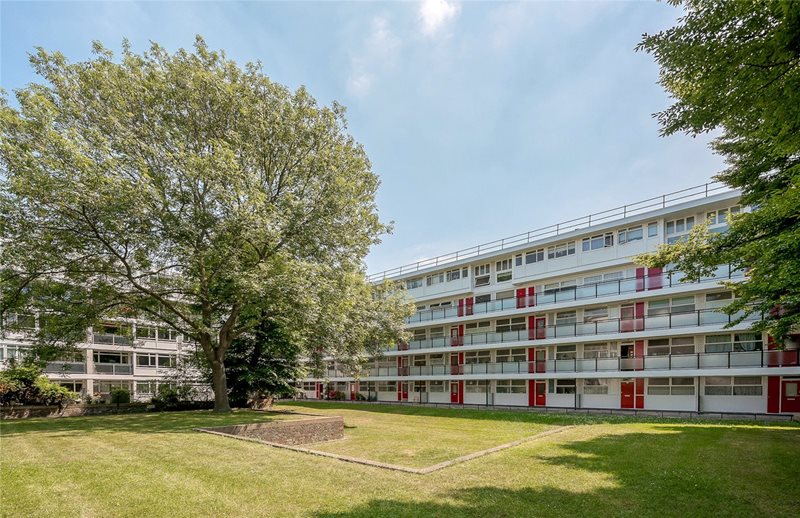 Churchill Gardens, London, SW1V