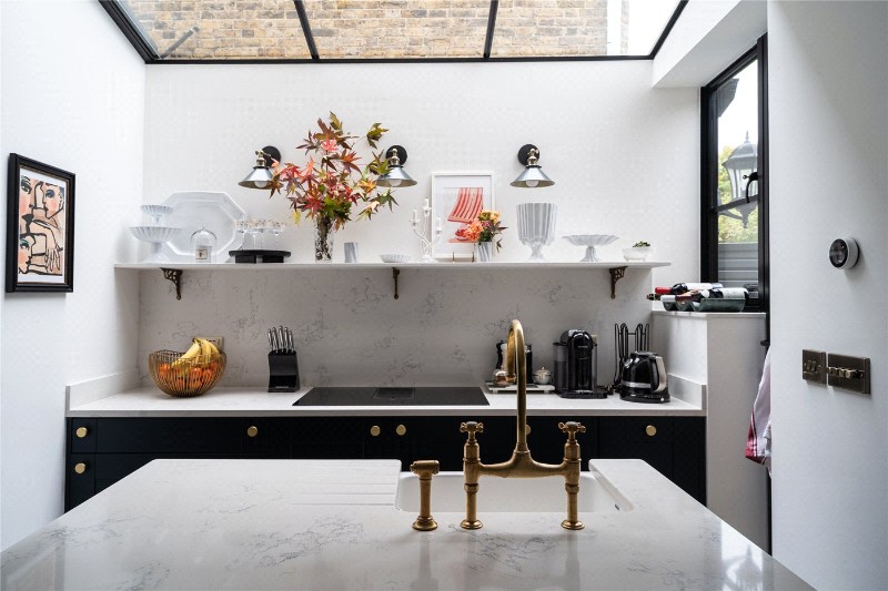 Holmewood Gardens, London, SW2