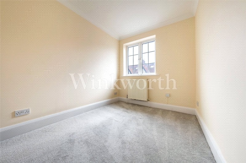 Alyth Gardens, London, NW11