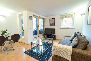 Wellington Square, London, N1