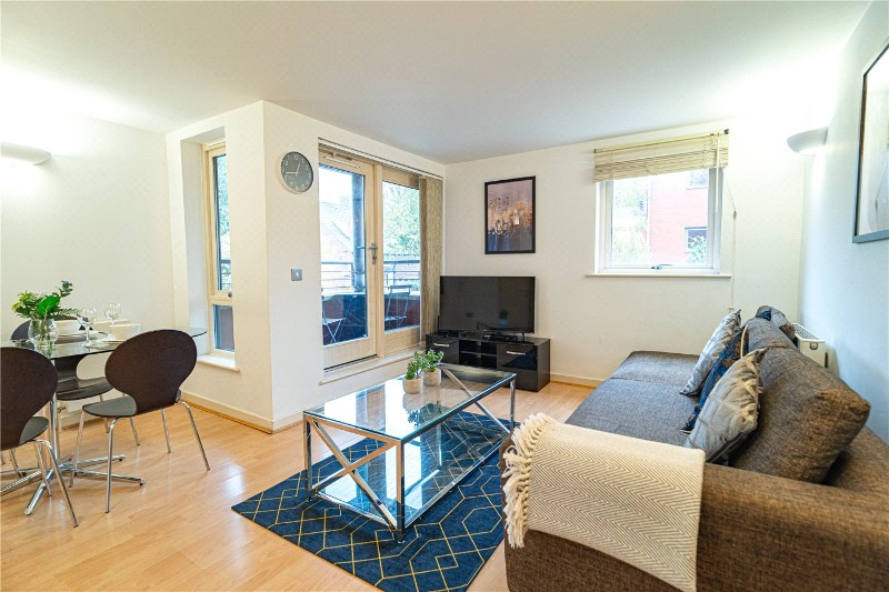 Wellington Square, London, N1
