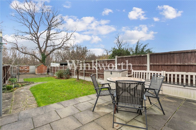 Empire Avenue, London, N18