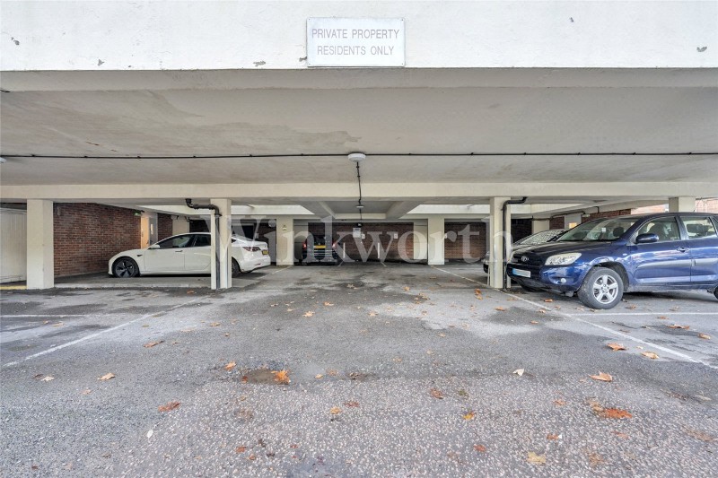 Golders Green Road, London, NW11