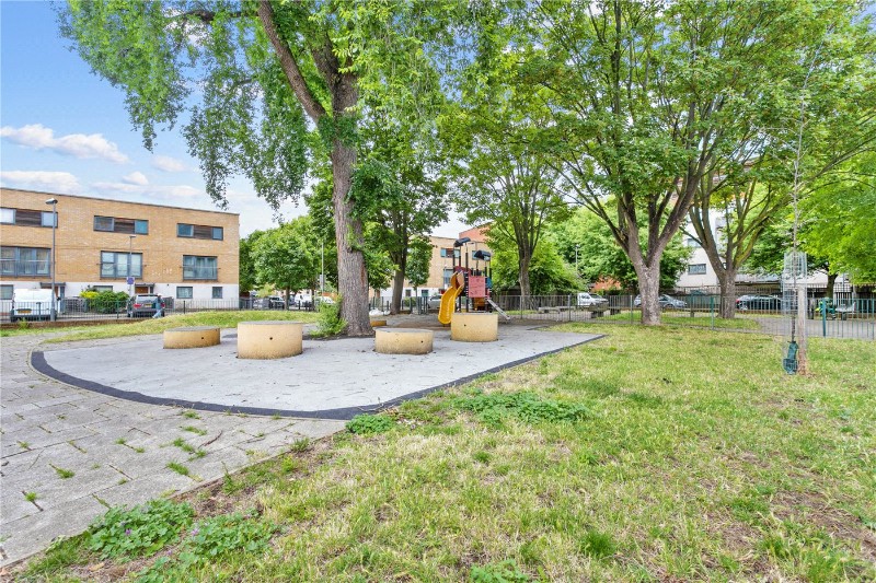 Wellington Square, London, N1