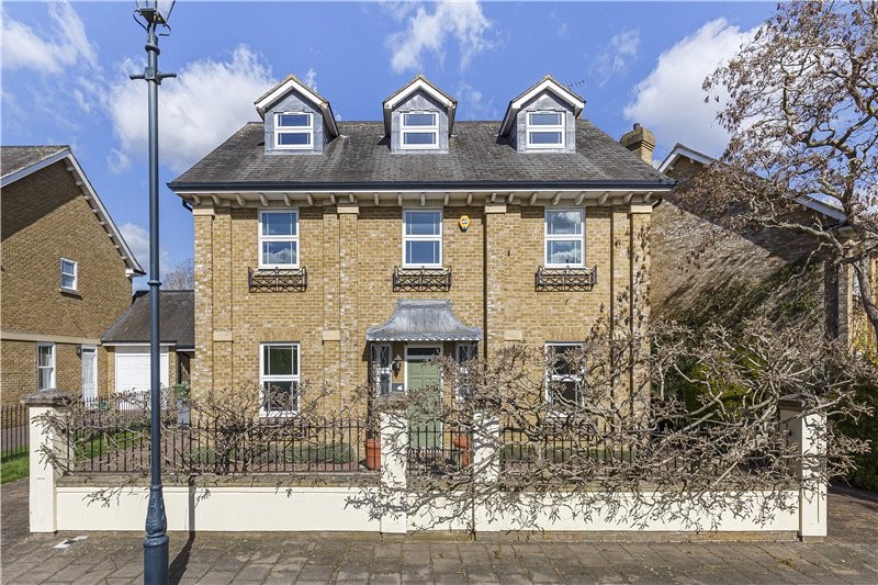 Devereux Lane, Barnes, London, SW13