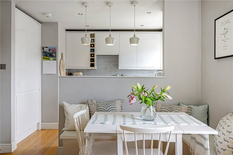 Larkhall Rise, London, SW4