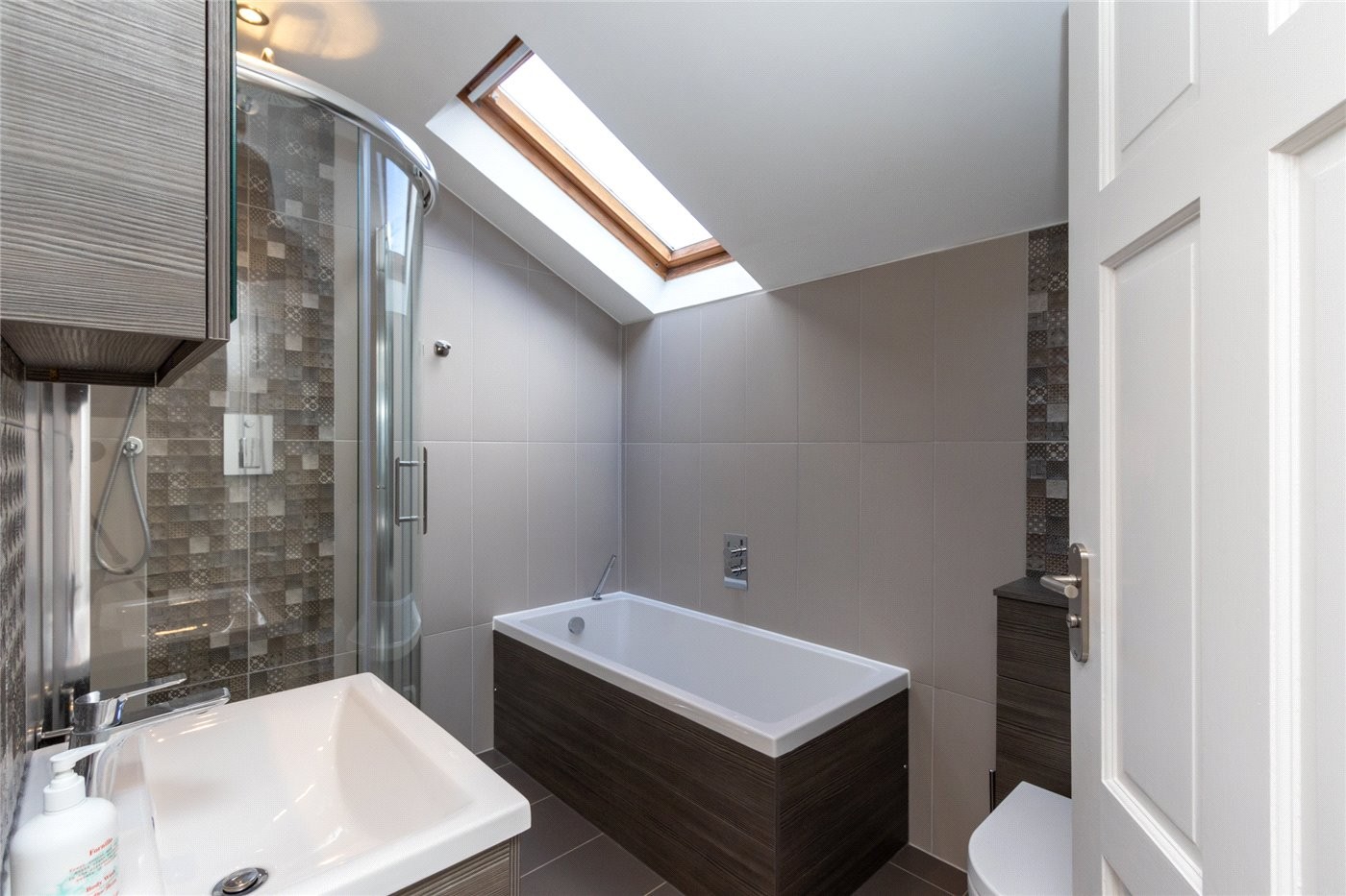 4 bedroom property for sale in Winsford Gardens, WestcliffonSea, Essex, SS0 (Ref LOS200163