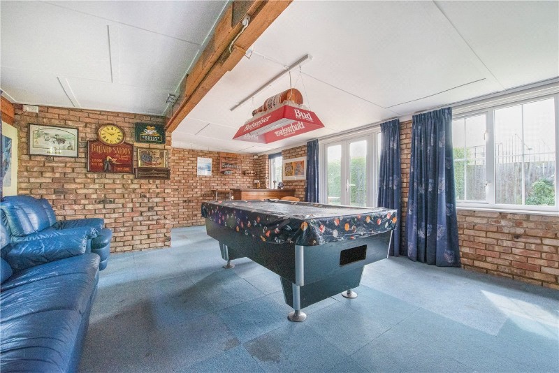 Lyne Crossing Road, Lyne, Surrey, KT16