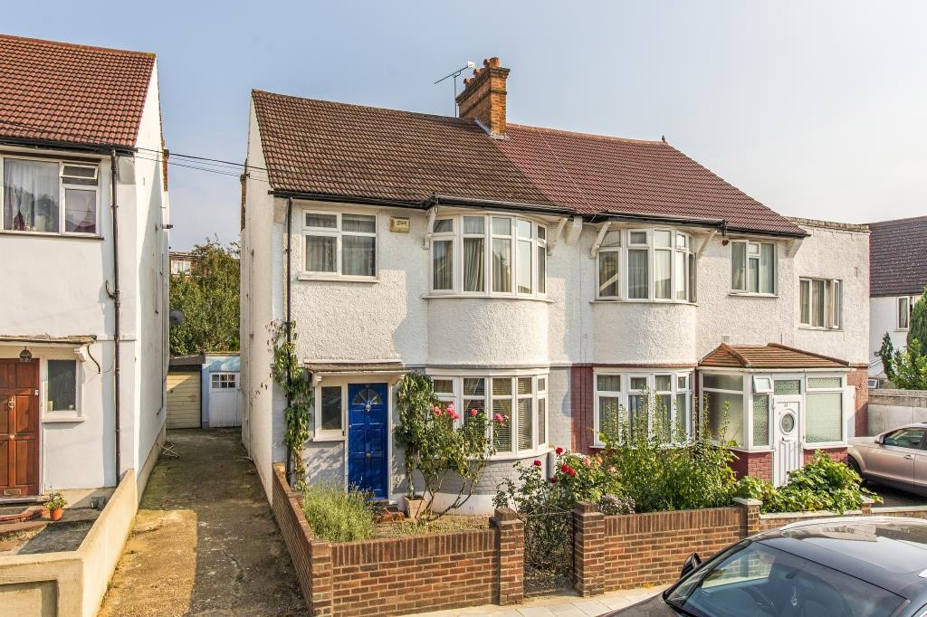 3 bedroom property for sale in Conifer Gardens, London, SW16 (Ref