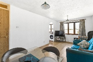 Riverside Close, London, E5