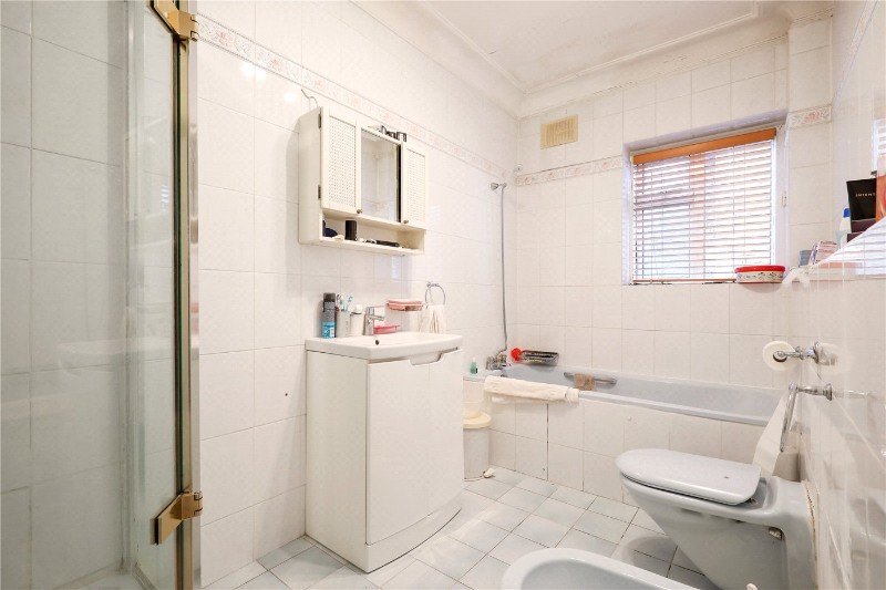 Gunnersbury Avenue, London, W5