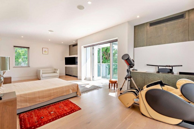 Yaffle Road, St Georges Hill, KT13