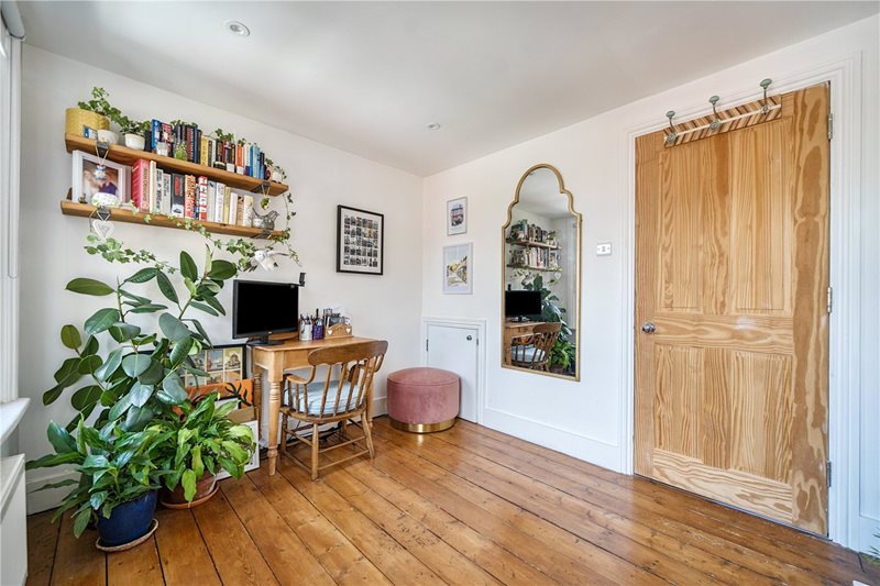 Wykeham Road, Farnham, Surrey, GU9