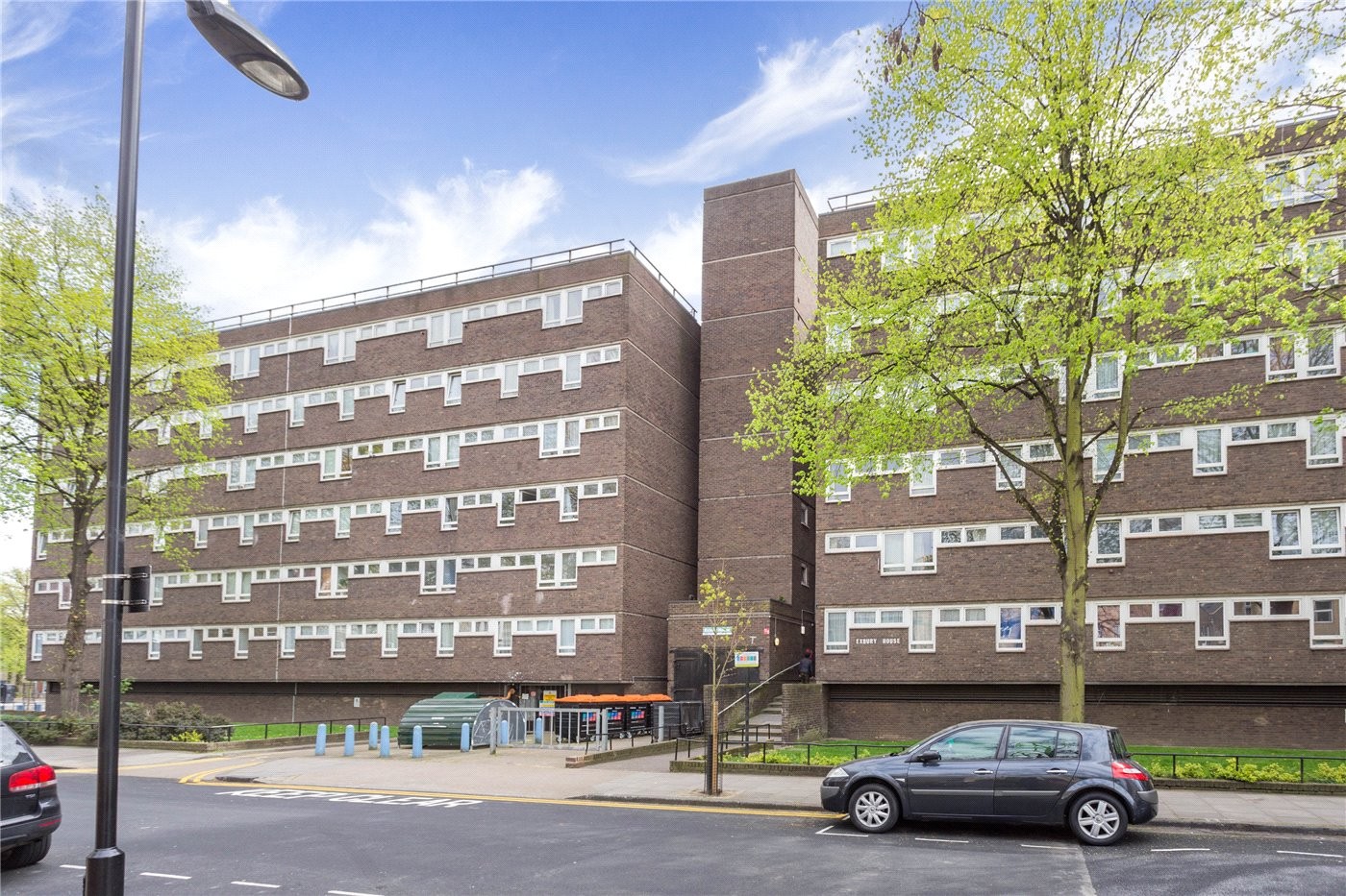 2 bedroom property for sale in Exbury House, Brenthouse Road, London
