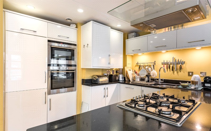 Moreton Street, London, SW1V